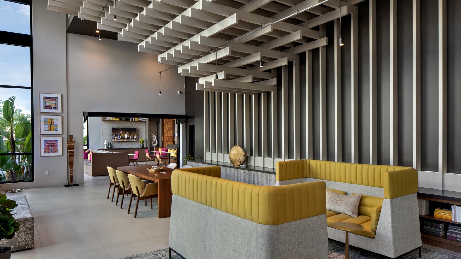 Co-Working Areas and Bookable Meeting Rooms