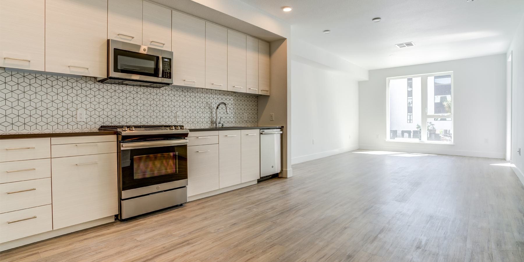 2 Bedroom Apartment In Sunnyvale Ca Available studio, one and two bedroom apartments in Sunnyvale, CA | Savoy